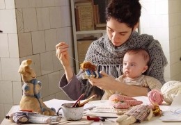Olga (Camila Morgado) mit ihrer Tochter Anita  2006...nchen