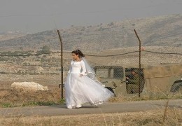 Die syrische Braut: Als ein Militrfahrzeug die...s GmbH