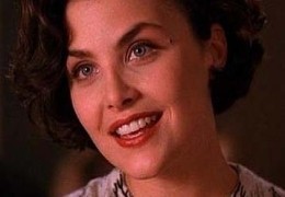 Sherilyn Fenn in 'Twin Peaks'
