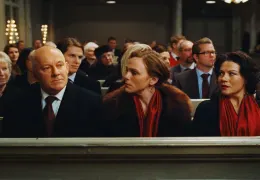 Home for Christmas - Karin (Nina Andresen-Borud, re.)...itzt.