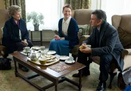Philomena - Philomena (Judi Dench) und Martin (Steve...orten