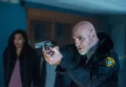 Polaroid - Sheriff Pembroke (Mitch Pileggi)