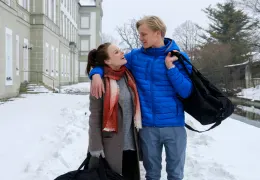 Kalte Füße - Charlotte (Sonja Gerhardt) und Sebastian...burg)