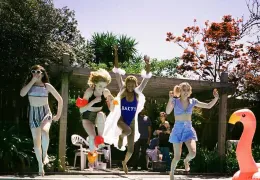 Assassination Nation - Bex (Hari Nef), Lily (Odessa...ügen.