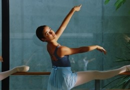 Heartbeast - Sofia im Ballettunterricht (Carmen Kassovitz)
