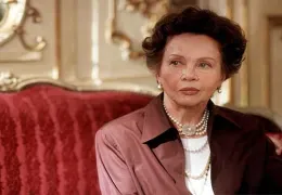 Suzanne de Persand (Leslie Caron)