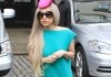 Lady Gaga am 16. 11.2011, in einem bunten Outfit inLondon