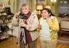 Shirley Knight und Raini Rodriguez in 'Der Kaufhaus Cop'
