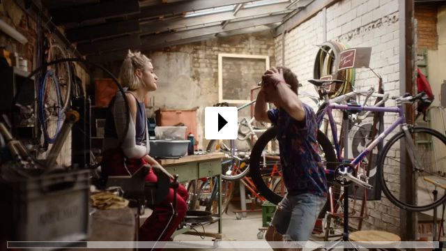 Zum Video: Sommer auf Asphalt