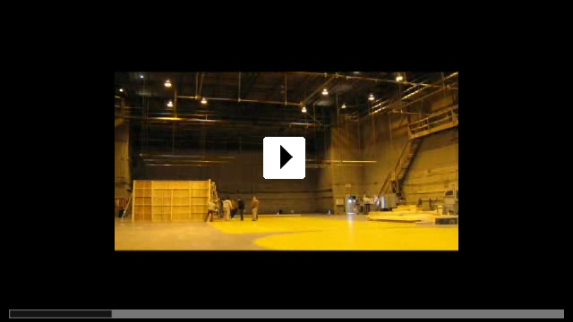 Zum Video: Across the Hall